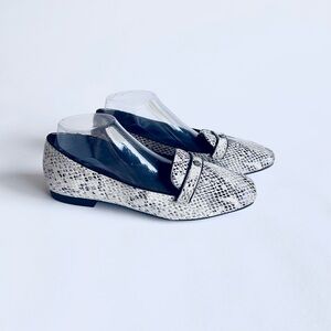 Anne Klein Grey Black Snakeskin Textile Rubber Outsole Flats Loafers size 10